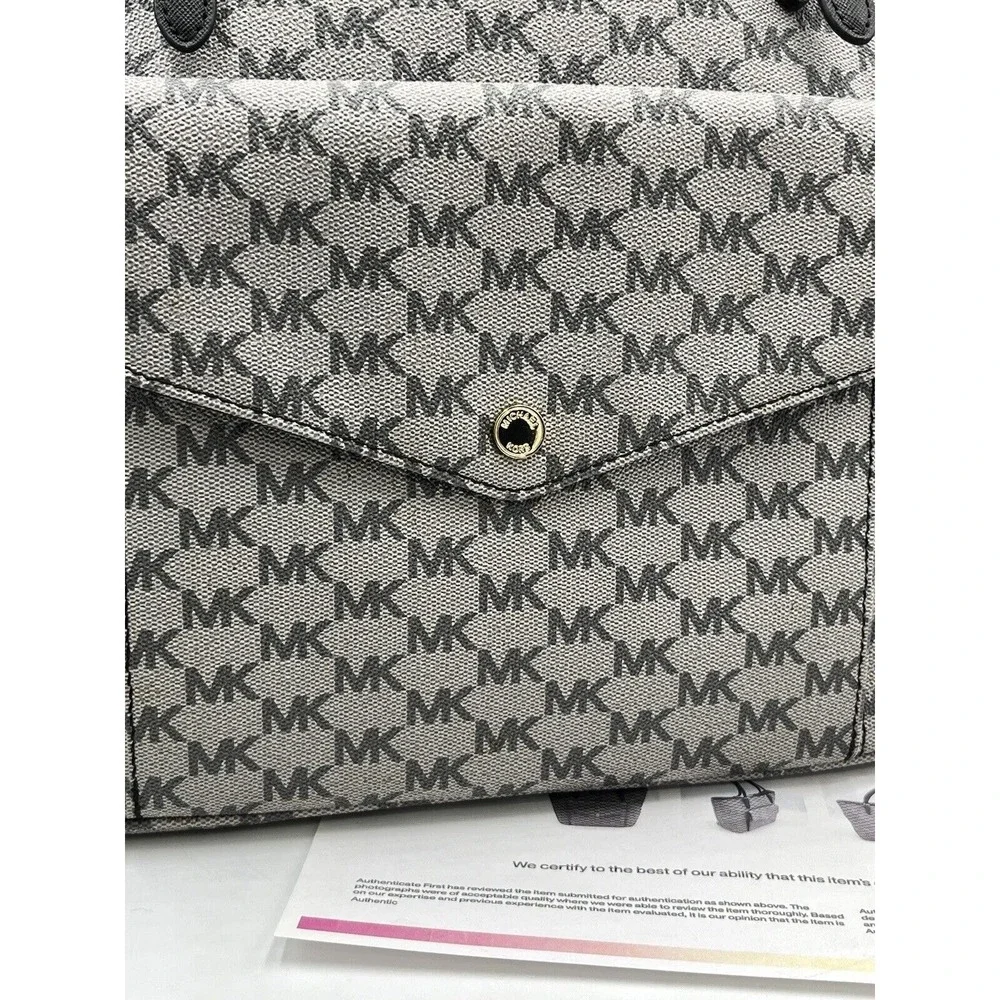 Michael Kors Authenticated Jet Set Lg Flap Pocket Multifunction Gray BlackTote